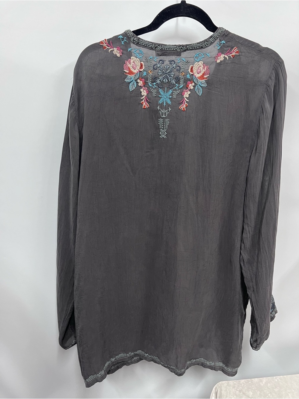 Johnny Was Charcoal grey  Embroidered V-Neck tie Top Floral front pockets - Picture 6 of 11